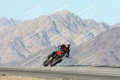 media/Dec-01-2025-Moto Forza (Mon) [[2daa91e15f]]/3-Beginner Group/Session 4 Turn 9/